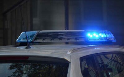 Driver charged after rear-ending OPP cruiser on Highway 417 in Ottawa