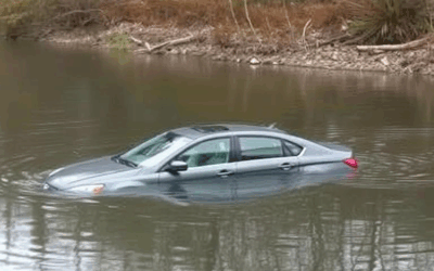 18-year-old charged after crashing into river in Perth County