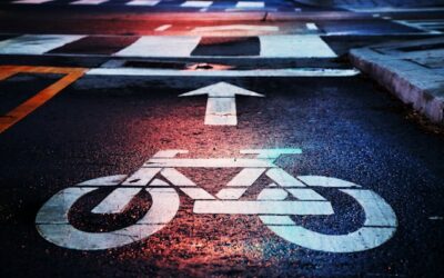 Cyclist hospitalized after being struck by vehicle in Toronto’s Queen West area