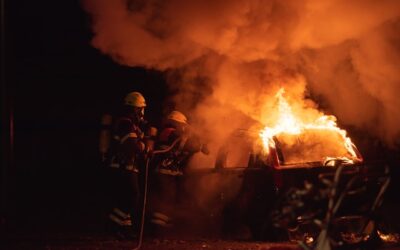 Vehicle fire spreads to residential garage in Midhurst, residents safe