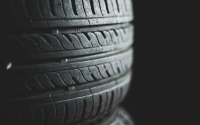 Two vehicles struck by flying tire on Hwy. 417 in Ottawa, second time of the week