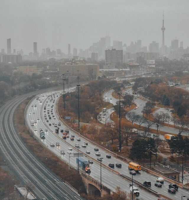 Gardiner Expressway 多车事故造成重大交通中断
