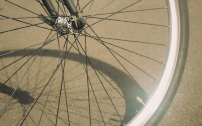 Cyclist struck and injured by vehicle in Oakville