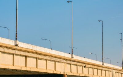No injuries reported after dump truck struck overpass on Hwy. 403 in Mississauga
