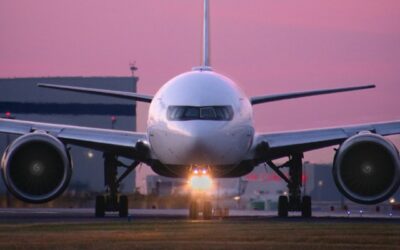 西捷航空客机在多伦多皮尔逊国际机场撞上餐饮服务车，暂无人员受伤